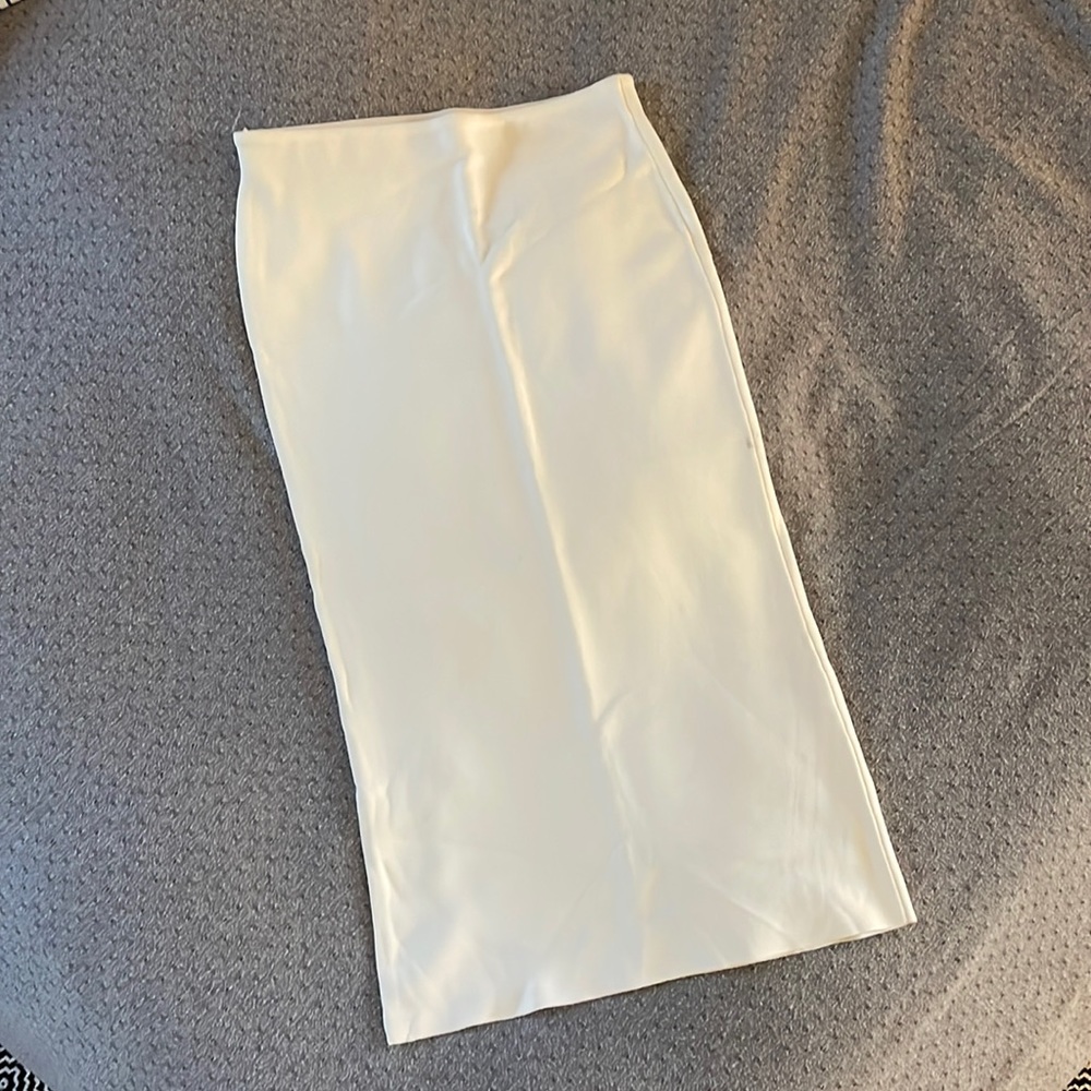 Zara Knit pencil skirt in Ivory - size M